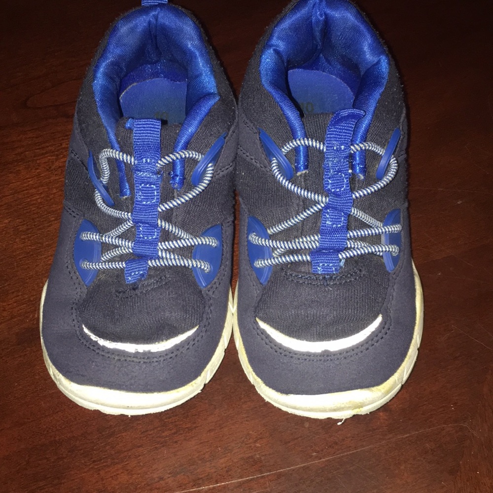 Boys Carter’s sneaker size 10